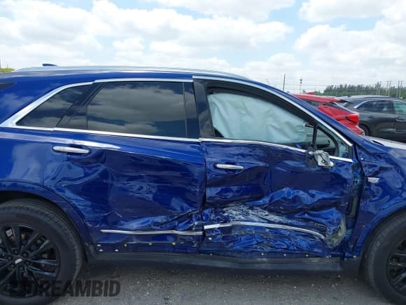 ✅ 2024 Cadillac XT5 AWD Luxury • VIN: 1GYKNBR41RZ755169 • Lot: 42109064. Wystawiony na IAAI z przebiegiem 11 608 mil. Bezpłatny archiwum sprzedaży aukcyjnych z USA i szczegółowy raport historii pojazdu na DreamBid. Zdjęcie 6.