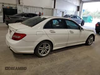 ✅ 2014 Mercedes-Benz C 300 Sport • VIN: WDDGF8AB1EA941850 • Лот: 89684165. Опубликован ранее на Copart с пробегом 102 849 миль. Бесплатный доступ к архиву аукционных продаж из США и подробный отчёт об истории автомобиля на DreamBid. Изображение 3.