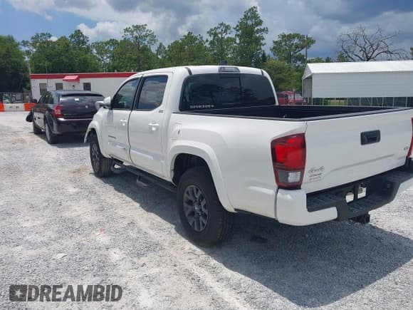 ✅ 2023 Toyota Tacoma SR • VIN: 3TYCZ5AN5PT177682 • Lot: 39637353. Wystawiony na IAAI z przebiegiem 5 382 mil. Bezpłatny archiwum sprzedaży aukcyjnych z USA i szczegółowy raport historii pojazdu na DreamBid. Zdjęcie 3.