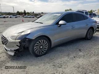 2020 Hyundai Sonata Limited с VIN KMHL54JJ5LA010420, выставлен на аукционе Copart как лот 81321175 с пробегом 52 633 миль миль и Списание • Salvage title. История ставок и продаж доступна на DreamBid. Изображение 1.