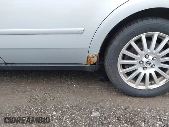 ✅ 2005 Mercury Montego Premier • VIN: 1MEFM42175G601818 • Lot: 43732810. Wystawiony na IAAI z przebiegiem 102 608 mil. Bezpłatny archiwum sprzedaży aukcyjnych z USA i szczegółowy raport historii pojazdu na DreamBid. Zdjęcie 12.