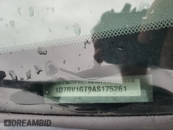 ✅ 2010 Dodge 1500 ST • VIN: 1D7RV1GT9AS175261 • Lot: 65811215. Wystawiony na Copart z przebiegiem 128 613 mil. Bezpłatny archiwum sprzedaży aukcyjnych z USA i szczegółowy raport historii pojazdu na DreamBid. Zdjęcie 12.