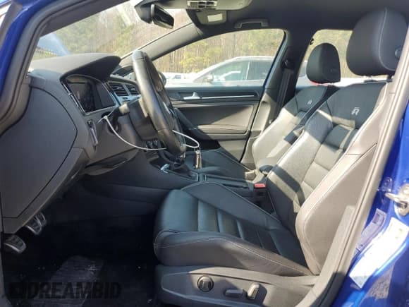 ✅ 2019 Volkswagen Golf R • VIN: WVWWA7AU0KW133357 • Lot: 93458635. Wystawiony na Copart z przebiegiem 58 335 mil. Bezpłatny archiwum sprzedaży aukcyjnych z USA i szczegółowy raport historii pojazdu na DreamBid. Zdjęcie 7.