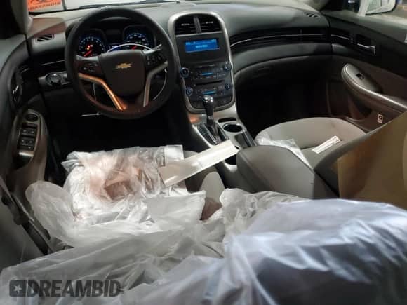 ✅ 2015 Chevrolet Malibu LS • VIN: 1G11B5SLXFF316510 • Lot: 68315194. Wystawiony na Copart z przebiegiem 187 948 mil mil. Skorzystaj z bezpłatnego archiwum sprzedaży aukcyjnych z USA i zobacz szczegółowy raport historii pojazdu na DreamBid. Zdjęcie 8.