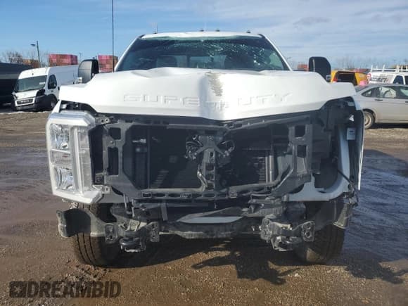 ✅ 2023 Ford F-350 • VIN: 1FT8X3BA1PED26053 • Lot: 42484225. Wystawiony na Copart z przebiegiem 5 648 mil. Bezpłatny archiwum sprzedaży aukcyjnych z USA i szczegółowy raport historii pojazdu na DreamBid. Zdjęcie 5.