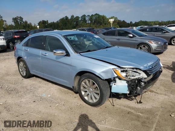✅ 2014 Chrysler 200 Limited • VIN: 1C3CCBCG1EN197977 • Lot: 89825825. Wystawiony na Copart z przebiegiem 82 468 mil. Bezpłatny archiwum sprzedaży aukcyjnych z USA i szczegółowy raport historii pojazdu na DreamBid. Zdjęcie 4.