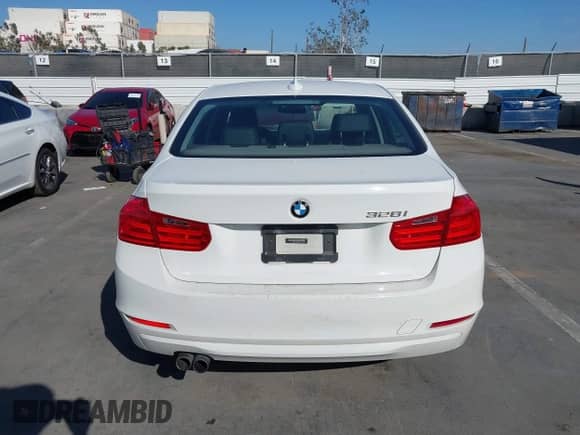 2014 BMW 3 Series 328i с VIN WBA3C1C57EK107752, выставлен на аукционе IAAI как лот 43295470 с пробегом 107 767 миль миль и . История ставок и продаж доступна на DreamBid. Изображение 17.