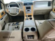 ✅ 2007 Lincoln Navigator • VIN: 5LMFU27517LJ04168 • Lot: 60284655. Wystawiony na Copart z przebiegiem 253 645 mil. Bezpłatny archiwum sprzedaży aukcyjnych z USA i szczegółowy raport historii pojazdu na DreamBid. Zdjęcie 8.