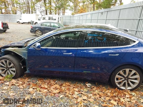 ✅ 2020 Tesla Model 3 Standard Range Plus • VIN: 5YJ3E1EAXLF661367 • Lot: 43453953. Wystawiony na IAAI z przebiegiem 57 173 mil. Bezpłatny archiwum sprzedaży aukcyjnych z USA i szczegółowy raport historii pojazdu na DreamBid. Zdjęcie 14.