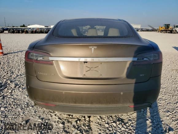 ✅ 2015 Tesla Model S 85D • VIN: 5YJSA1E28FF107829 • Лот: 80302295. Опубликован ранее на Copart с пробегом 136 916 миль. Бесплатный доступ к архиву аукционных продаж из США и подробный отчёт об истории автомобиля на DreamBid. Изображение 6.