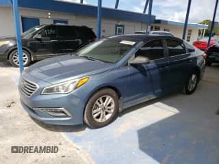2015 Hyundai Sonata SE z VIN 5NPE24AF7FH250986, wystawiony jako Copart lot #81455545 z przebiegiem 66 330 mil mil oraz Czysty tytuł • Clean title. Historia ofert i sprzedaży dostępna na DreamBid. Obrazek 1.
