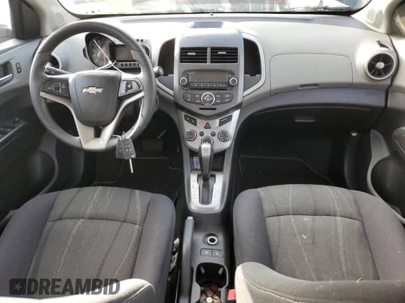 ✅ 2015 Chevrolet Sonic LT • VIN: 1G1JC5SG5F4162851 • Лот: 76708263. Размещён на Copart с пробегом 190 479 миль миль. Получите бесплатный доступ к архиву аукционных продаж из США и посмотрите подробный отчёт об истории автомобиля на DreamBid. Изображение 8.