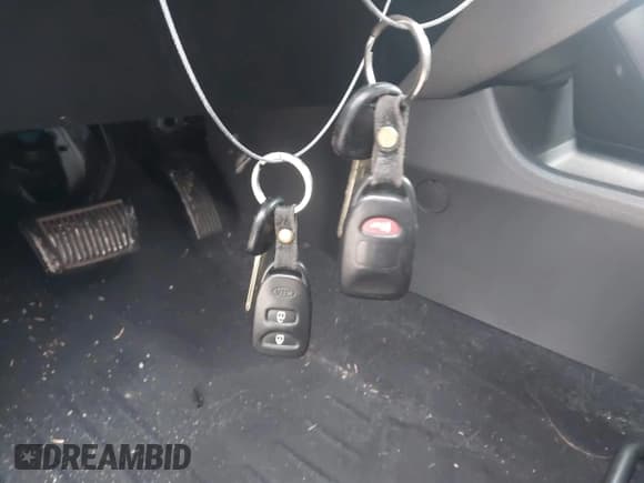 ✅ 2013 Kia Sorento LX • VIN: 5XYKTDA22DG327524 • Lot: 43906346. Listed on IAAI with 185,455 mi. Free auction sales archive from the USA and detailed vehicle history report at DreamBid. Image 11.