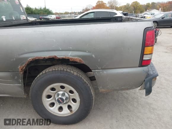 ✅ 2007 GMC Sierra 1500 Work Truck • VIN: 1GTEC19X87Z182734 • Lot: 43564728. Wystawiony na IAAI z przebiegiem 286 961 mil. Bezpłatny archiwum sprzedaży aukcyjnych z USA i szczegółowy raport historii pojazdu na DreamBid. Zdjęcie 20.