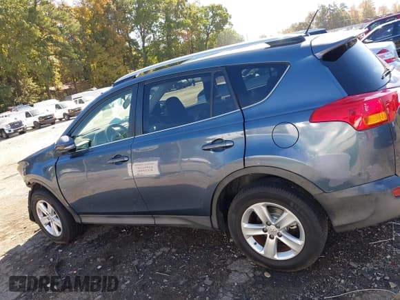 ✅ 2014 Toyota RAV4 XLE • VIN: JTMWFREV0ED036899 • Lot: 43496775. Listed on IAAI with 210,885 mi. Free auction sales archive from the USA and detailed vehicle history report at DreamBid. Image 14.