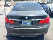 ✅ 2013 BMW 7 Series 750Li xDrive • VIN: WBAYF8C57DD140615 • Lot: 42688224. Wystawiony na IAAI z przebiegiem 150 496 mil. Bezpłatny archiwum sprzedaży aukcyjnych z USA i szczegółowy raport historii pojazdu na DreamBid. Zdjęcie 17.