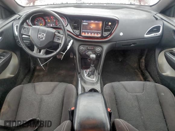 ✅ 2015 Dodge Dart SXT • VIN: 1C3CDFBB8FD336116 • Lot: 94278065. Wystawiony na Copart z przebiegiem 300 585 mil. Bezpłatny archiwum sprzedaży aukcyjnych z USA i szczegółowy raport historii pojazdu na DreamBid. Zdjęcie 8.