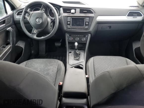 ✅ 2019 Volkswagen Tiguan S • VIN: 3VV1B7AX2KM072600 • Лот: 59640235. Опубликован ранее на Copart с пробегом 200 968 миль. Бесплатный доступ к архиву аукционных продаж из США и подробный отчёт об истории автомобиля на DreamBid. Изображение 8.