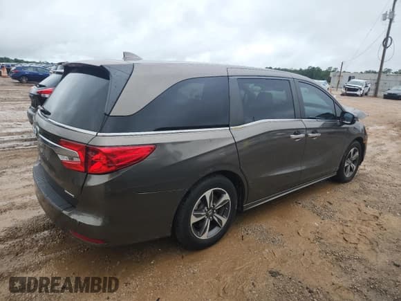 ✅ 2020 Honda Odyssey Touring • VIN: 5FNRL6H80LB040158 • Lot: 68511075. Listed on Copart with 111,416 mi. Free auction sales archive from the USA and detailed vehicle history report at DreamBid. Image 3.