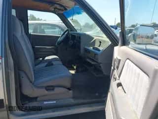 1994 Dodge Dakota z VIN 1B7GL23X8RS601782, wystawiony jako IAAI lot #42555868 z przebiegiem 161 332 mil mil oraz . Historia ofert i sprzedaży dostępna na DreamBid. Obrazek 5.