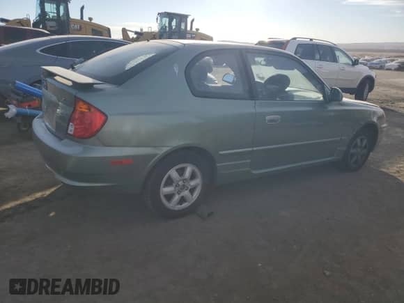 2003 Hyundai Accent GL z VIN KMHCG35CX3U242848, wystawiony jako Copart lot #86558394 z przebiegiem 56 248 mil mil oraz Szkoda całkowita • Salvage title. Historia ofert i sprzedaży dostępna na DreamBid. Obrazek 3.
