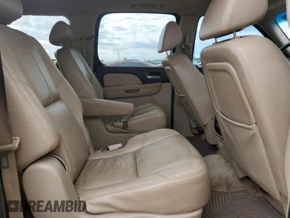 ✅ 2008 Chevrolet Suburban Commercial • VIN: 1GNFC16078R139197 • Lot: 79330764. Wystawiony na Copart z przebiegiem 291 325 mil. Bezpłatny archiwum sprzedaży aukcyjnych z USA i szczegółowy raport historii pojazdu na DreamBid. Zdjęcie 11.