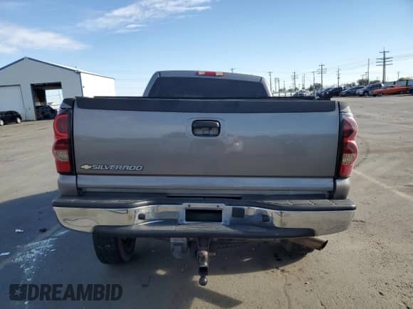 ✅ 2006 Chevrolet Silverado 2500HD LT2 • VIN: 1GCHC23G26F173975 • Lot: 82611505. Wystawiony na Copart z przebiegiem 139 492 mil. Bezpłatny archiwum sprzedaży aukcyjnych z USA i szczegółowy raport historii pojazdu na DreamBid. Zdjęcie 6.
