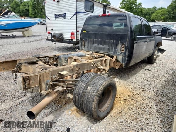 ✅ 2008 GMC Sierra 1500 • VIN: 1GTJC33688F119551 • Лот: 60170455. Опубликован ранее на Copart с пробегом 228 764 миль. Бесплатный доступ к архиву аукционных продаж из США и подробный отчёт об истории автомобиля на DreamBid. Изображение 3.