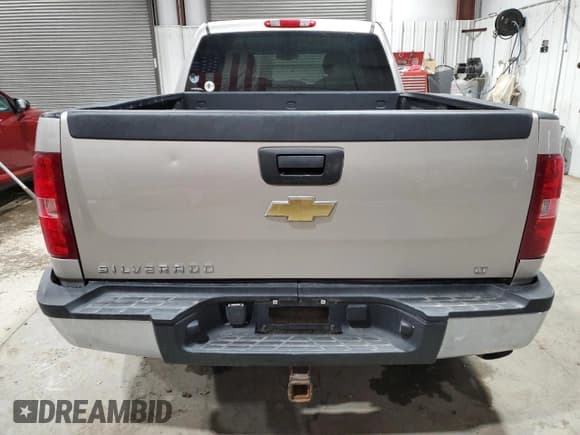 ✅ 2008 Chevrolet Silverado 2500HD Work Truck • VIN: 1GCHK23K38F150960 • Lot: 47952405. Wystawiony na Copart z przebiegiem 111 253 mil. Bezpłatny archiwum sprzedaży aukcyjnych z USA i szczegółowy raport historii pojazdu na DreamBid. Zdjęcie 6.