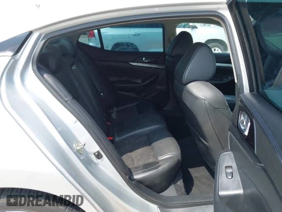 ✅ 2017 Nissan Maxima SR • VIN: 1N4AA6AP9HC397126 • Лот: 42291477. Опубликован ранее на IAAI с пробегом 115 201 миль. Бесплатный доступ к архиву аукционных продаж из США и подробный отчёт об истории автомобиля на DreamBid. Изображение 8.