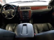 ✅ 2013 Chevrolet Suburban LT • VIN: 1GNSKJE72DR238178 • Lot: 73317964. Wystawiony na Copart z przebiegiem 169 298 mil. Bezpłatny archiwum sprzedaży aukcyjnych z USA i szczegółowy raport historii pojazdu na DreamBid. Zdjęcie 8.