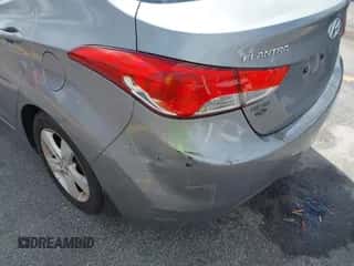 2013 Hyundai Elantra GLS z VIN KMHDH4AE9DU523071, wystawiony jako IAAI lot #43586642 z przebiegiem 176 733 mil mil oraz . Historia ofert i sprzedaży dostępna na DreamBid. Obrazek 6.