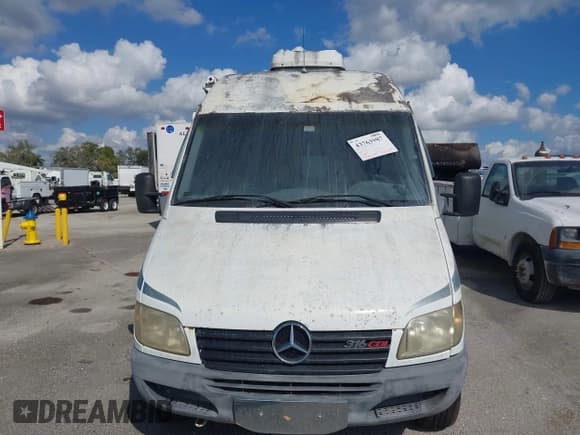 ✅ 2003 Dodge Sprinter • VIN: WD2YD742835560009 • Lot: 43763987. Listed on IAAI with 113,429 mi. Free auction sales archive from the USA and detailed vehicle history report at DreamBid. Image 6.