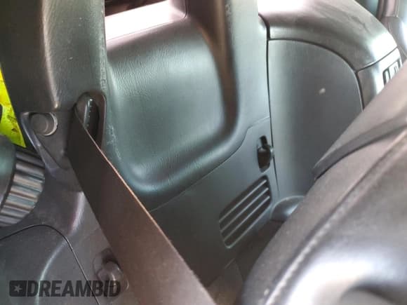 ✅ 2000 Honda S2000 • VIN: JHMAP1143YT006231 • Lot: 81771964. Wystawiony na Copart z przebiegiem 122 349 mil. Bezpłatny archiwum sprzedaży aukcyjnych z USA i szczegółowy raport historii pojazdu na DreamBid. Zdjęcie 10.