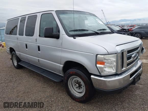 ✅ 2013 Ford Econoline Passenger XLT • VIN: 1FBNE3BL0DDA62145 • Лот: 42968458. Опубликован ранее на IAAI с пробегом 234 970 миль. Бесплатный доступ к архиву аукционных продаж из США и подробный отчёт об истории автомобиля на DreamBid. Изображение 1.