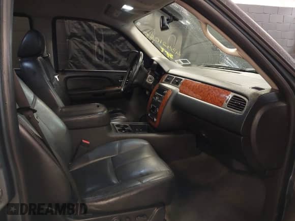 2008 Chevrolet Tahoe LTZ with VIN 1GNFK13038J237052, listed as a IAAI auction lot 43421055 with 189,242 mi miles and . Bid and sale history available at DreamBid. Image 5.