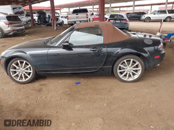 ✅ 2008 Mazda MX-5 Miata Grand Touring • VIN: JM1NC25F880142405 • Лот: 43393819. Опубликован ранее на IAAI с пробегом 86 957 миль. Бесплатный доступ к архиву аукционных продаж из США и подробный отчёт об истории автомобиля на DreamBid. Изображение 14.