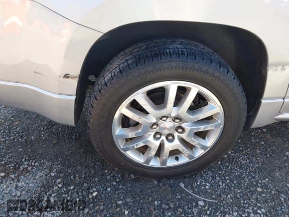 ✅ 2016 GMC Acadia Denali • VIN: 1GKKVTKD4GJ212646 • Lot: 43467529. Listed on IAAI with 111,203 mi. Free auction sales archive from the USA and detailed vehicle history report at DreamBid. Image 20.