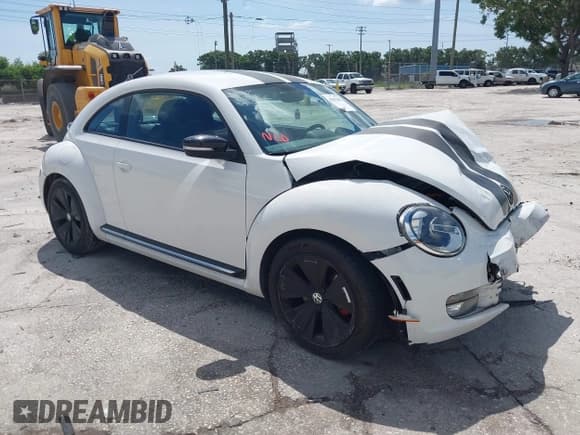 ✅ 2012 Volkswagen Beetle Turbo • VIN: 3VWVA7AT8CM666168 • Lot: 42552400. Wystawiony na IAAI z przebiegiem 81 494 mil. Bezpłatny archiwum sprzedaży aukcyjnych z USA i szczegółowy raport historii pojazdu na DreamBid. Zdjęcie 1.