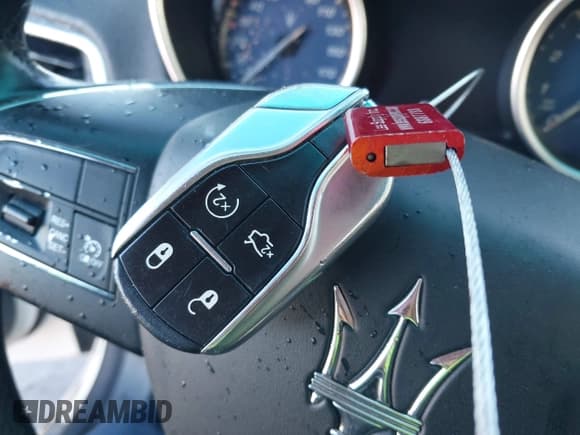 ✅ 2015 Maserati Ghibli S Q4 • VIN: ZAM57RTAXF1144289 • Лот: 43592220. Опубликован ранее на IAAI с пробегом 93 494 миль. Бесплатный доступ к архиву аукционных продаж из США и подробный отчёт об истории автомобиля на DreamBid. Изображение 11.