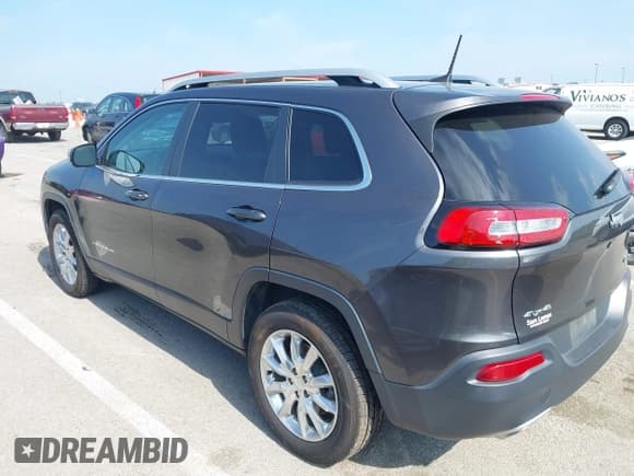 ✅ 2017 Jeep Cherokee Limited • VIN: 1C4PJMDSXHW567517 • Лот: 42830980. Опубликован ранее на IAAI с пробегом 116 078 миль. Бесплатный доступ к архиву аукционных продаж из США и подробный отчёт об истории автомобиля на DreamBid. Изображение 14.