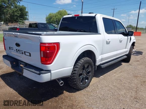 ✅ 2022 Ford F-150 XL • VIN: 1FTEW1C50NFB53399 • Lot: 42592911. Wystawiony na IAAI z przebiegiem 26 191 mil. Bezpłatny archiwum sprzedaży aukcyjnych z USA i szczegółowy raport historii pojazdu na DreamBid. Zdjęcie 4.
