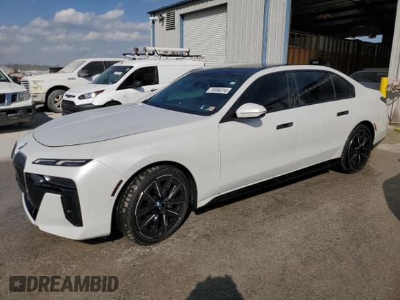 ✅ 2023 BMW 7 Series 760i xDrive • VIN: WBA33EJ06PCL49704 • Лот: 76090314. Опубликован ранее на Copart с пробегом 27 123 миль. Бесплатный доступ к архиву аукционных продаж из США и подробный отчёт об истории автомобиля на DreamBid. Изображение 1.