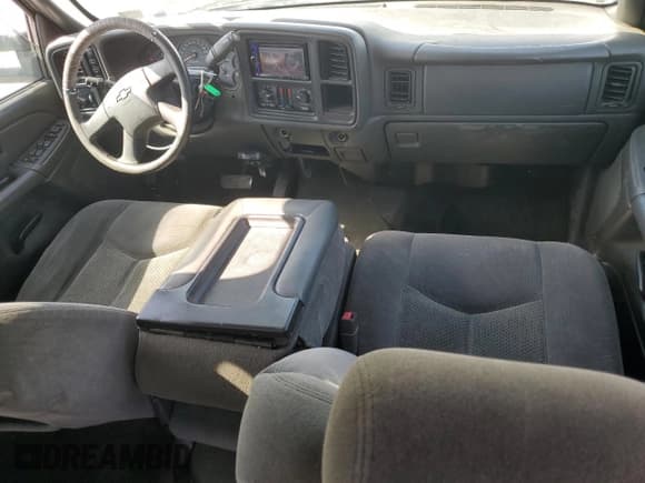 ✅ 2006 Chevrolet Silverado 2500HD LT2 • VIN: 1GCHK23D06F146802 • Lot: 46215855. Wystawiony na Copart z przebiegiem 296 034 mil. Bezpłatny archiwum sprzedaży aukcyjnych z USA i szczegółowy raport historii pojazdu na DreamBid. Zdjęcie 8.