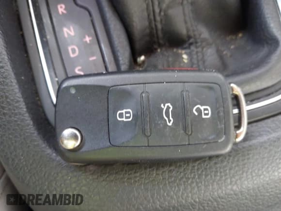 ✅ 2015 Volkswagen Jetta SE • VIN: 3VWD17AJ2FM273961 • Лот: 43804724. Опубликован ранее на IAAI с пробегом 155 447 миль. Бесплатный доступ к архиву аукционных продаж из США и подробный отчёт об истории автомобиля на DreamBid. Изображение 11.