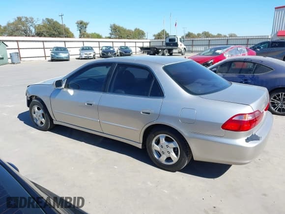 ✅ 1999 Honda Accord EX • VIN: JHMCG6670XC033488 • Lot: 43592368. Wystawiony na IAAI z przebiegiem 152 453 mil. Bezpłatny archiwum sprzedaży aukcyjnych z USA i szczegółowy raport historii pojazdu na DreamBid. Zdjęcie 15.