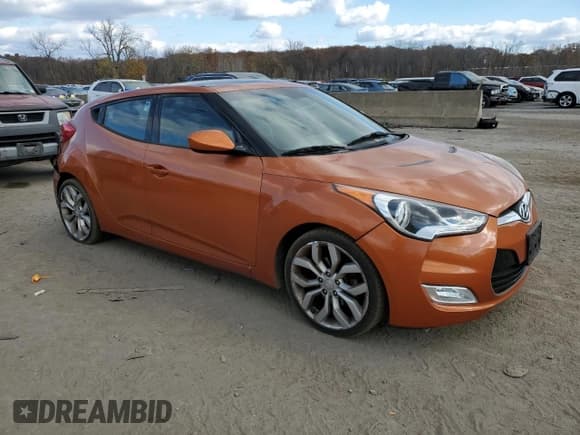 ✅ 2015 Hyundai Veloster • VIN: KMHTC6AD0FU230773 • Lot: 79381334. Wystawiony na Copart z przebiegiem 118 578 mil. Bezpłatny archiwum sprzedaży aukcyjnych z USA i szczegółowy raport historii pojazdu na DreamBid. Zdjęcie 4.