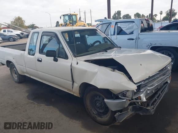 ✅ 1990 Toyota Pickup • VIN: JT4VN93D3L5007980 • Lot: 43633290. Listed on IAAI with 252,185 mi. Free auction sales archive from the USA and detailed vehicle history report at DreamBid. Image 1.