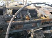 ✅ 1985 Volkswagen Vanagon GL • VIN: WV2ZB0256FH042498 • Lot: 80787914. Wystawiony na Copart z przebiegiem Nie podano. Bezpłatny archiwum sprzedaży aukcyjnych z USA i szczegółowy raport historii pojazdu na DreamBid. Zdjęcie 9.