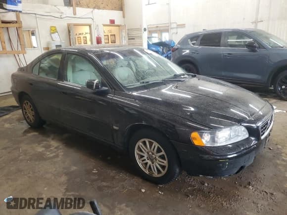 ✅ 2005 Volvo S60 • VIN: YV1RS612752478006 • Lot: 62668035. Listed on Copart with 155,952 mi. Free auction sales archive from the USA and detailed vehicle history report at DreamBid. Image 4.